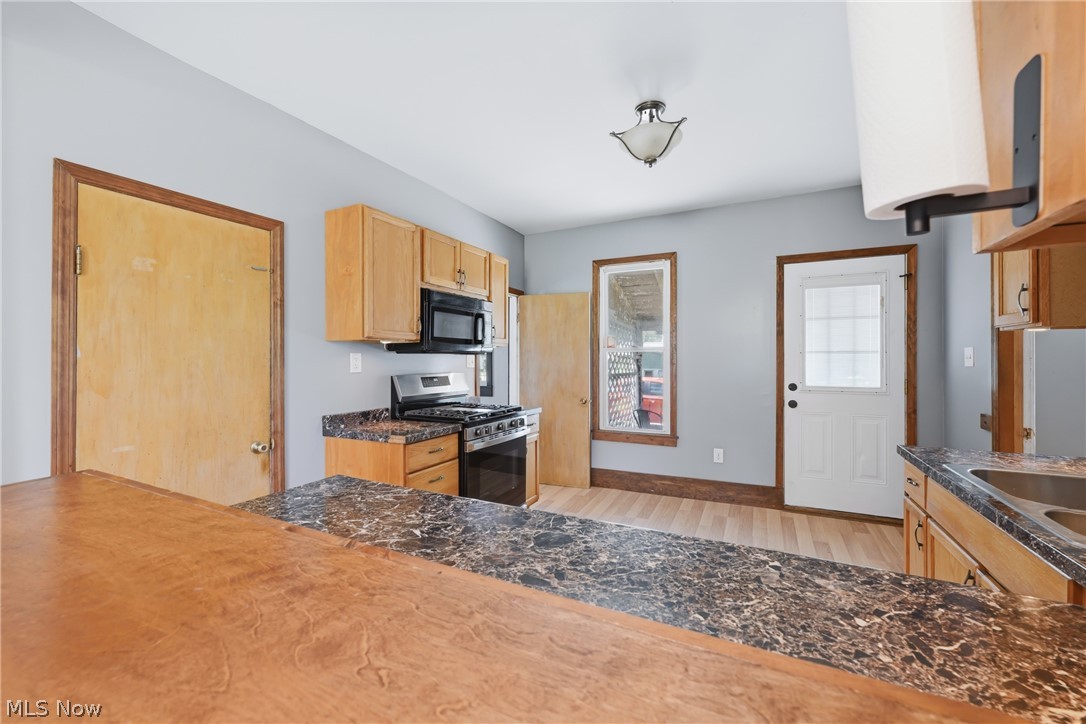 20954 Lake Park Boulevard Property Photo 7