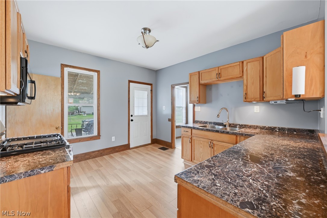 20954 Lake Park Boulevard Property Photo 8