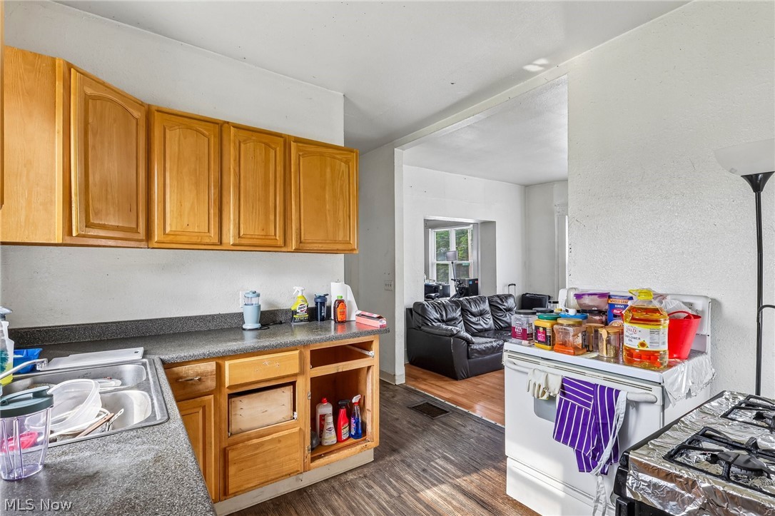 640 Broadway Avenue Property Photo 10