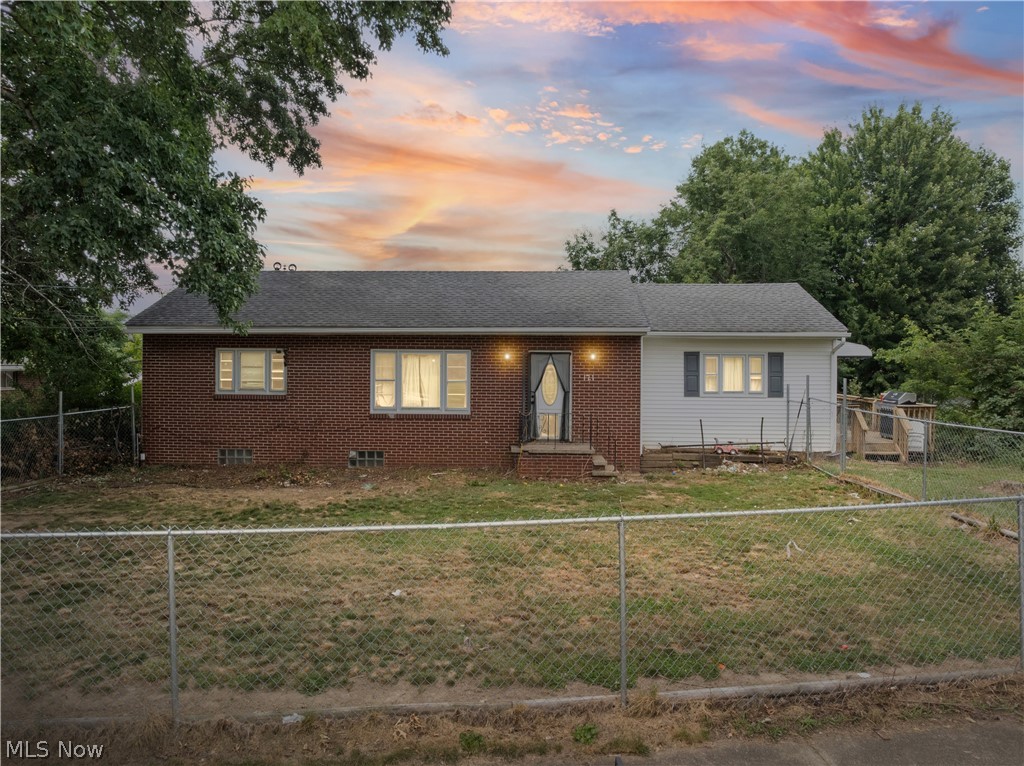 121 E Ralston Avenue