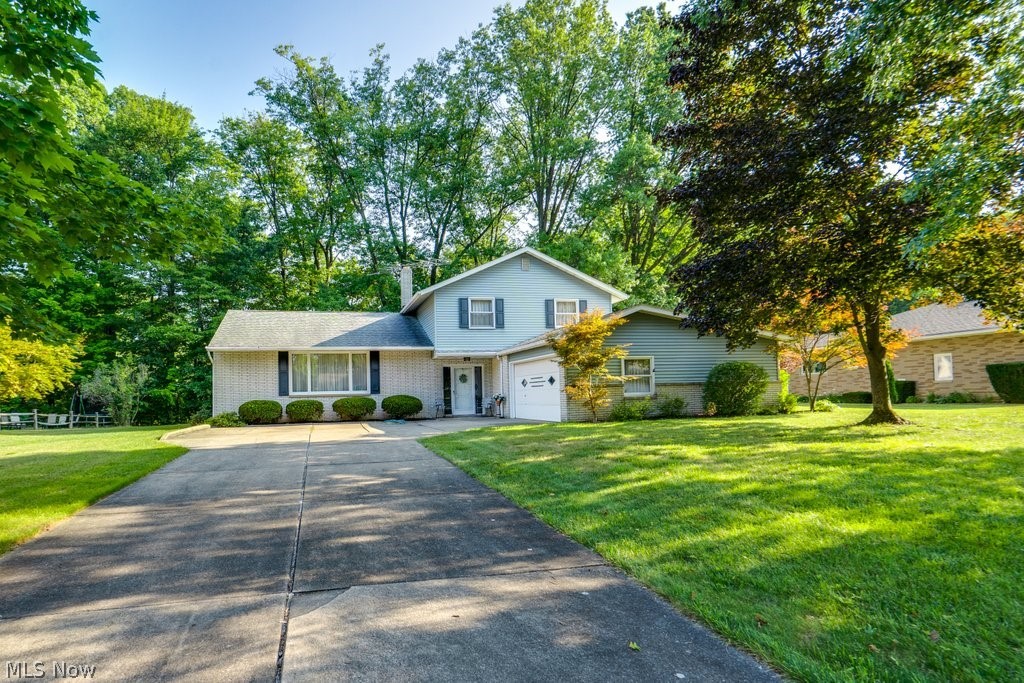 6745 Westview Drive Property Photo 1
