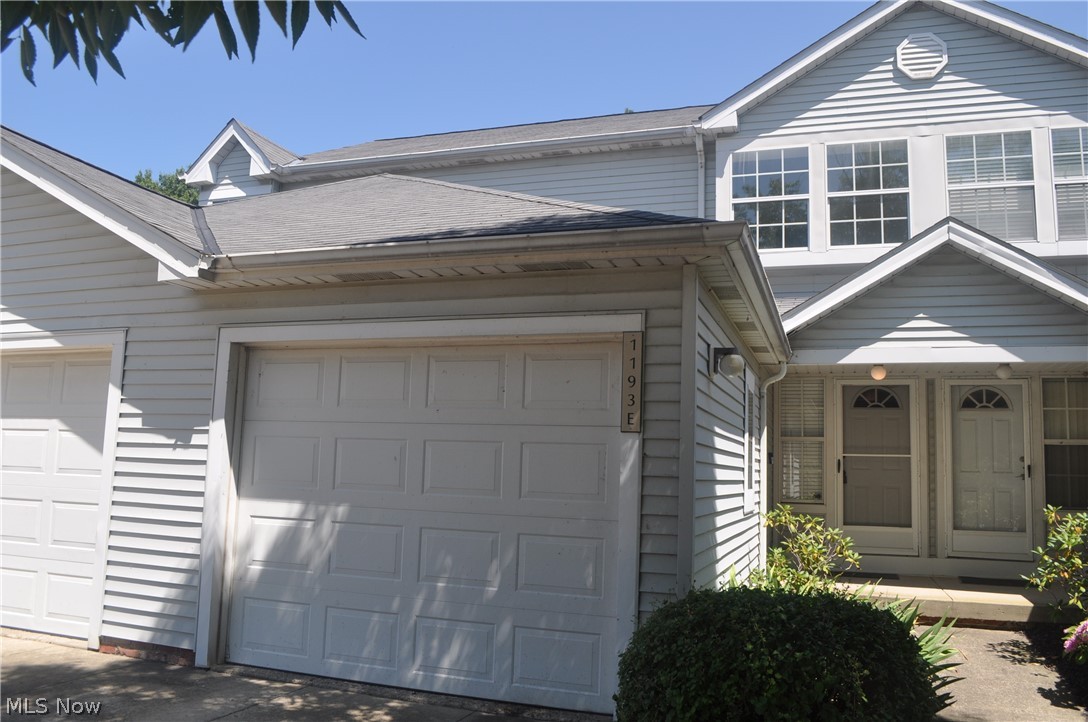 1193 Pinecrest Place E