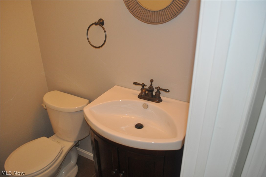 1193 Pinecrest Place E Property Photo 3