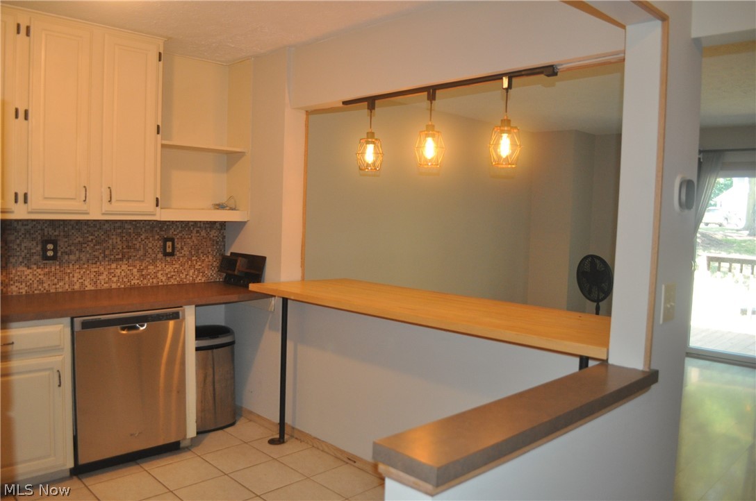 1193 Pinecrest Place E Property Photo 4