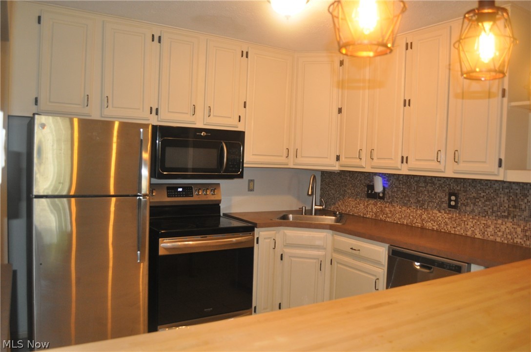 1193 Pinecrest Place E Property Photo 5