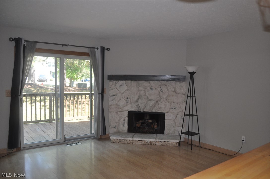 1193 Pinecrest Place E Property Photo 6