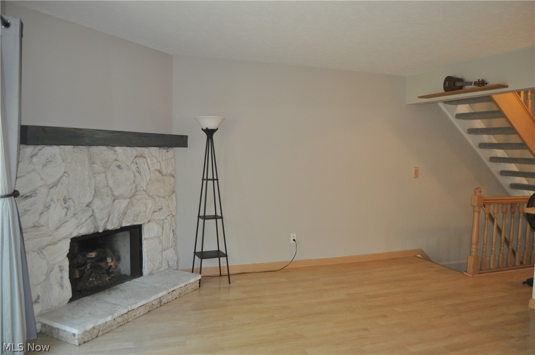 1193 Pinecrest Place E Property Photo 9