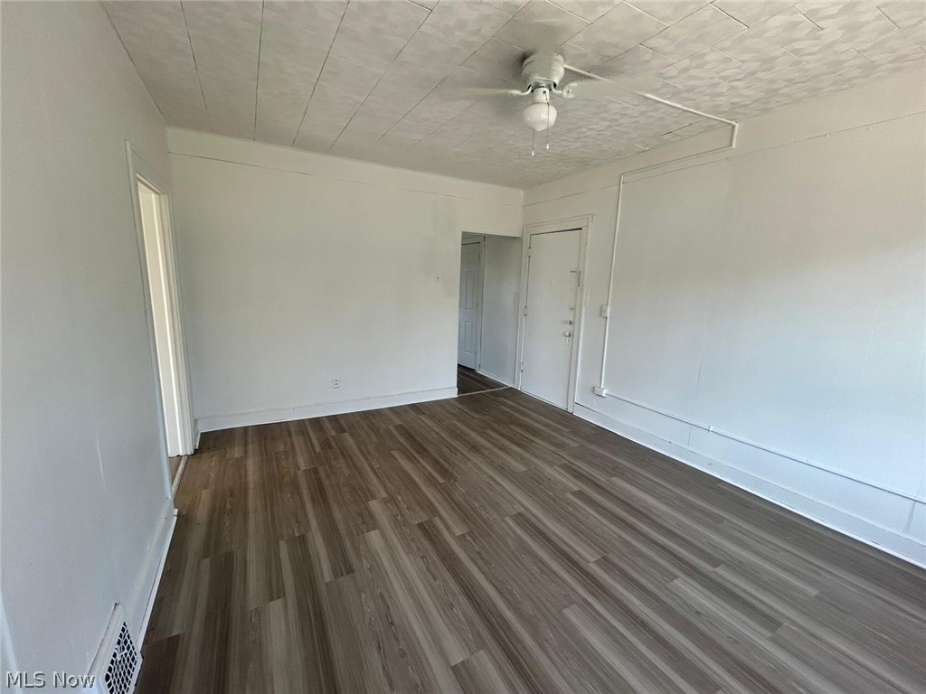 2232 W 103rd Street 2 Property Photo 7