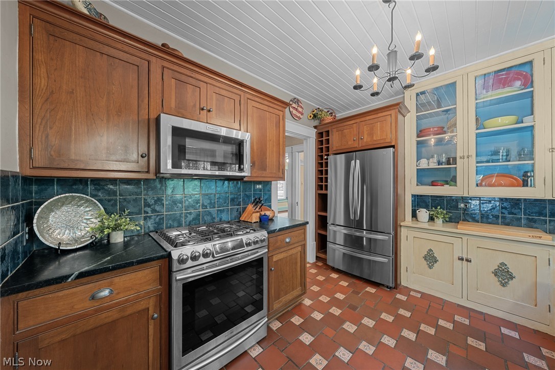 168 Castle Boulevard Property Photo 20
