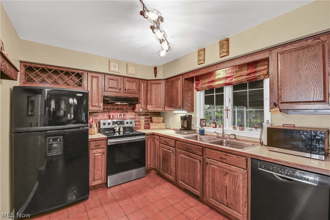 577 Debbington Drive Property Photo 3