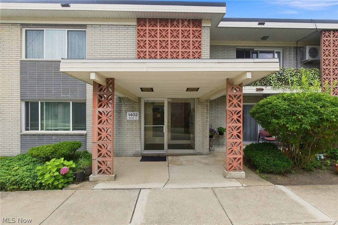 1402 Golden Gate Boulevard G203 Property Photo 1