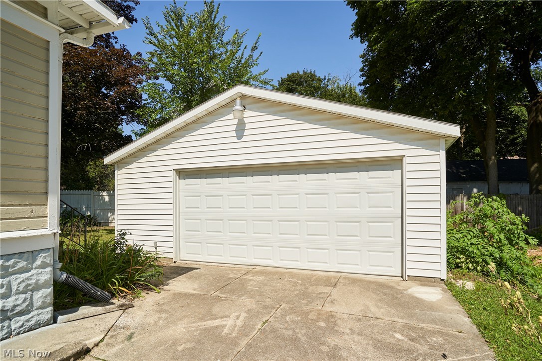 1102 Diagonal Road Property Photo 3