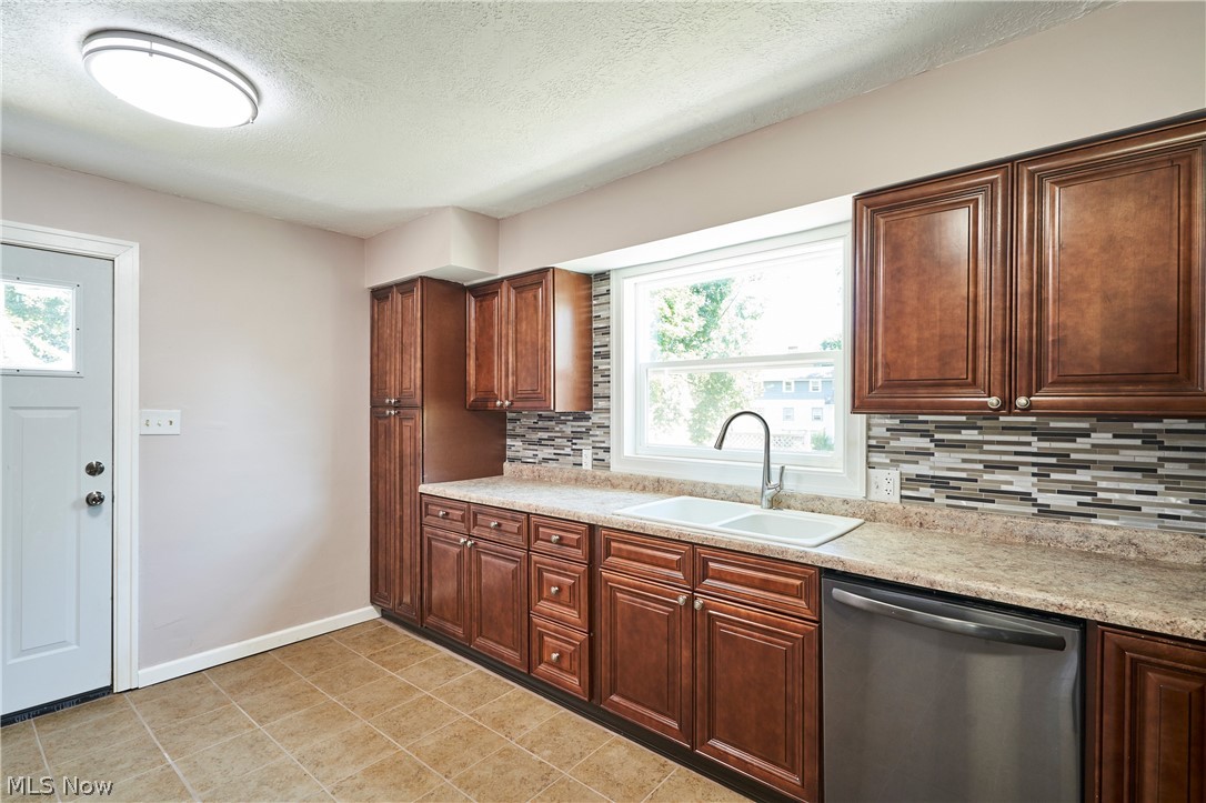 1102 Diagonal Road Property Photo 15