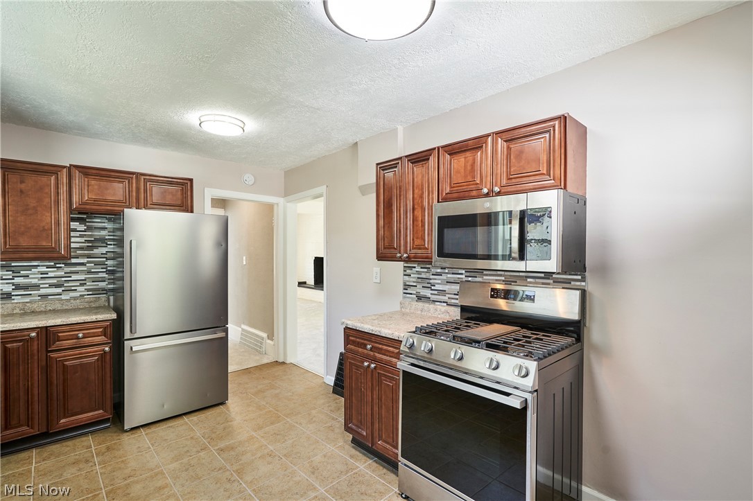 1102 Diagonal Road Property Photo 17