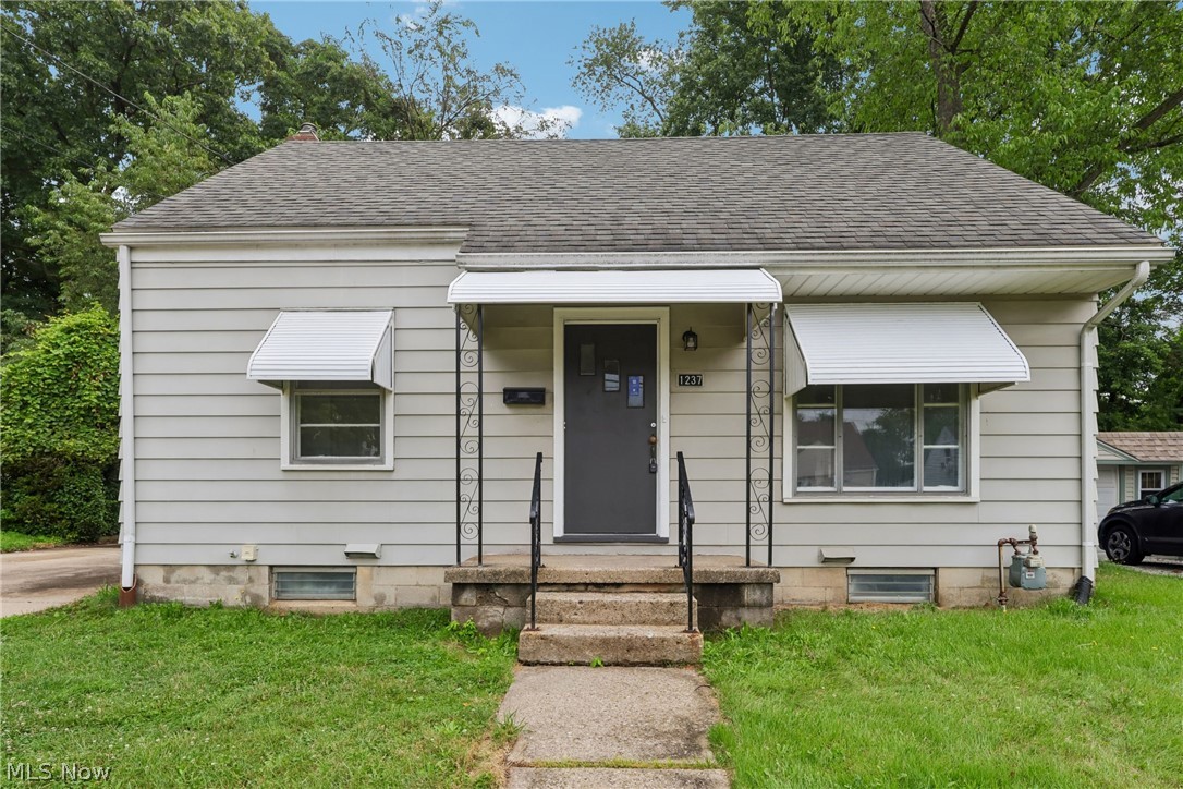 1237 Easton Drive Property Photo 1