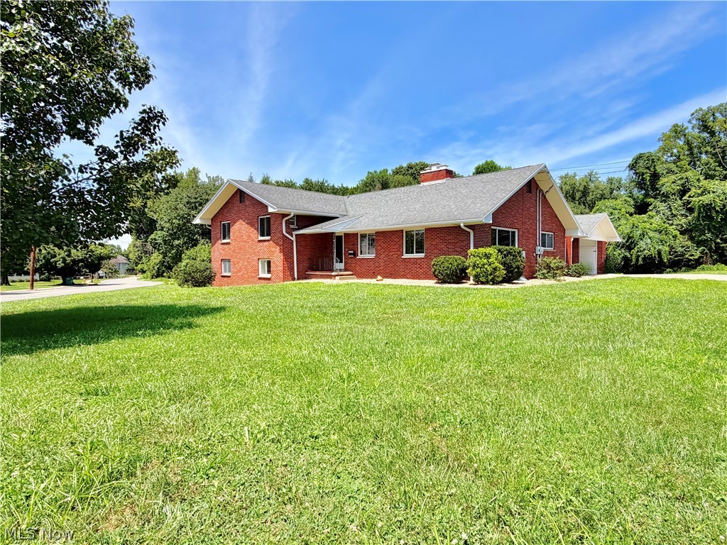 961 Lakeview Drive Property Photo 1