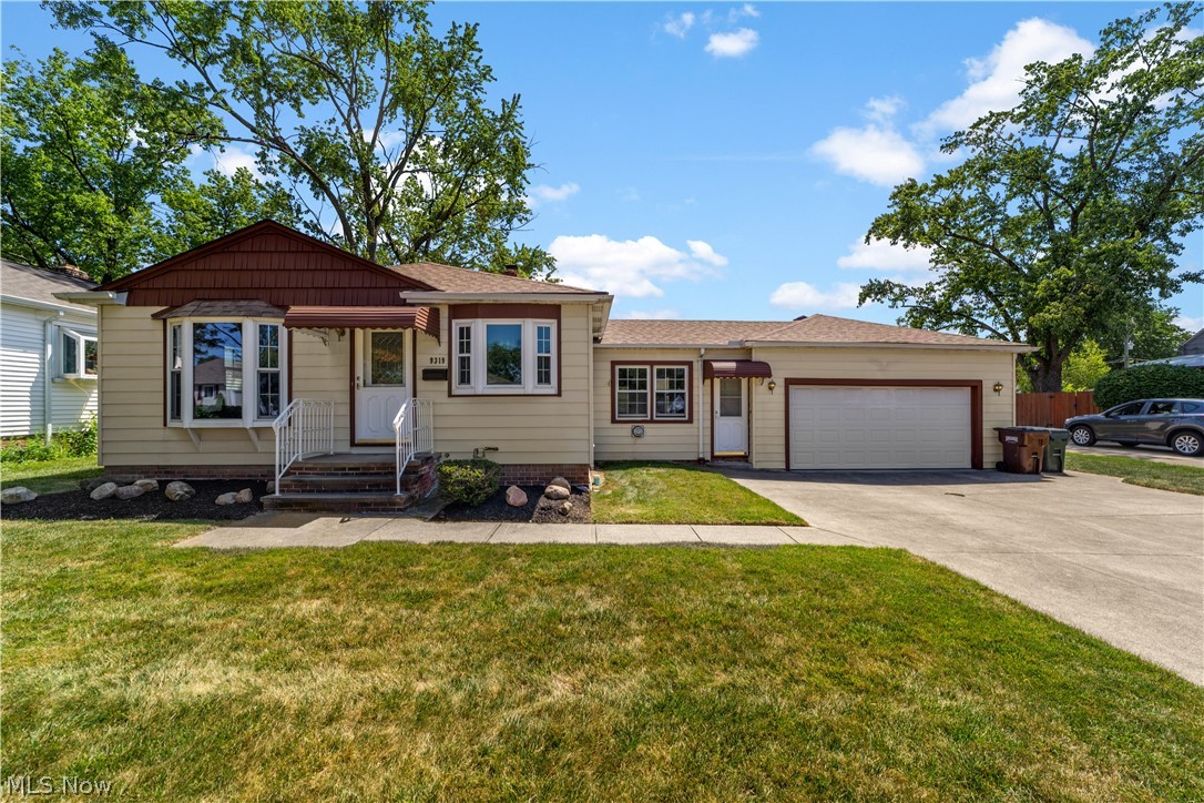 9319 Pinegrove Avenue Property Photo