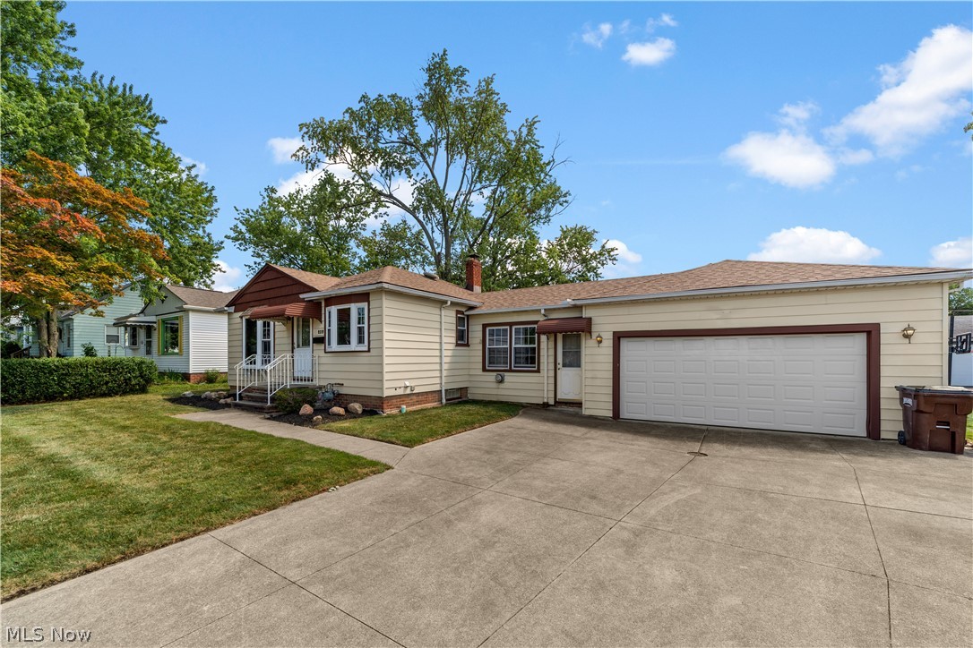 9319 Pinegrove Avenue Property Photo 3