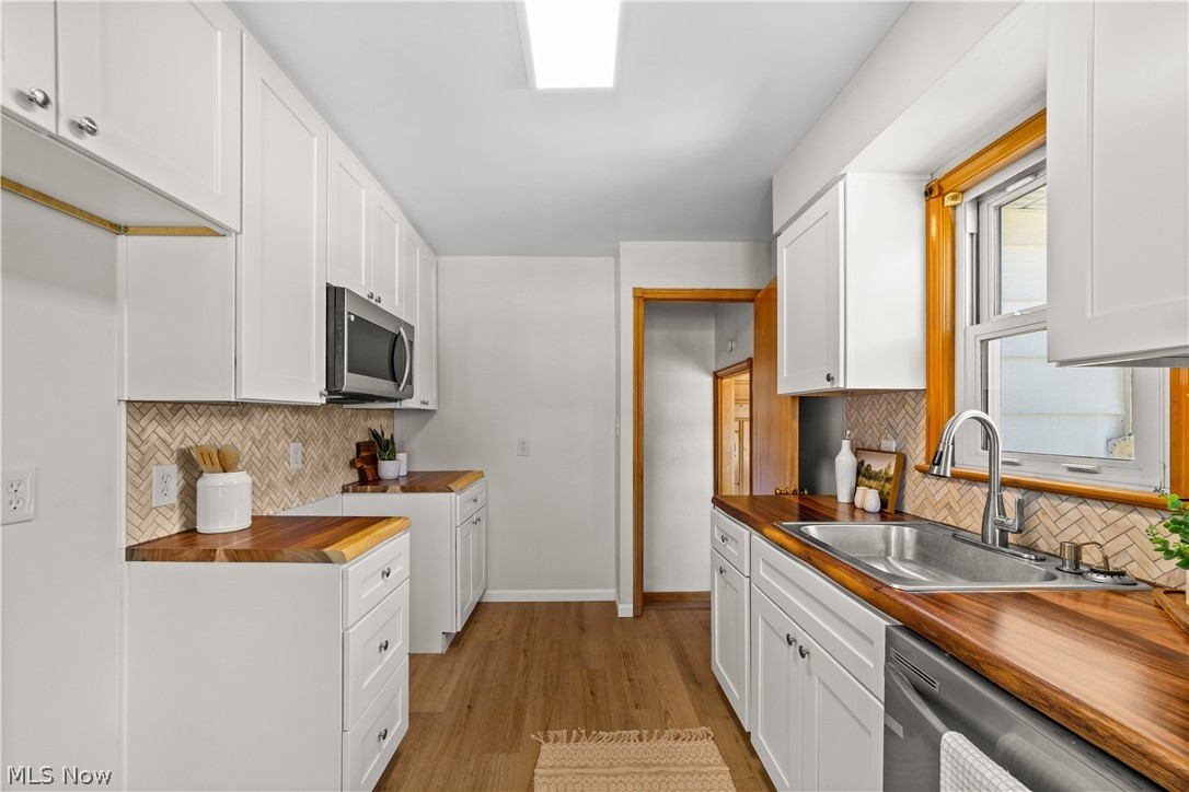 9319 Pinegrove Avenue Property Photo 10