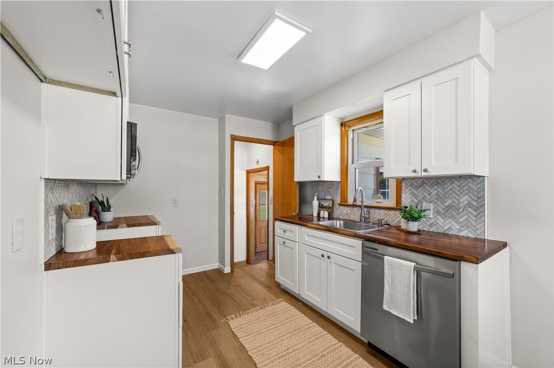 9319 Pinegrove Avenue Property Photo 13