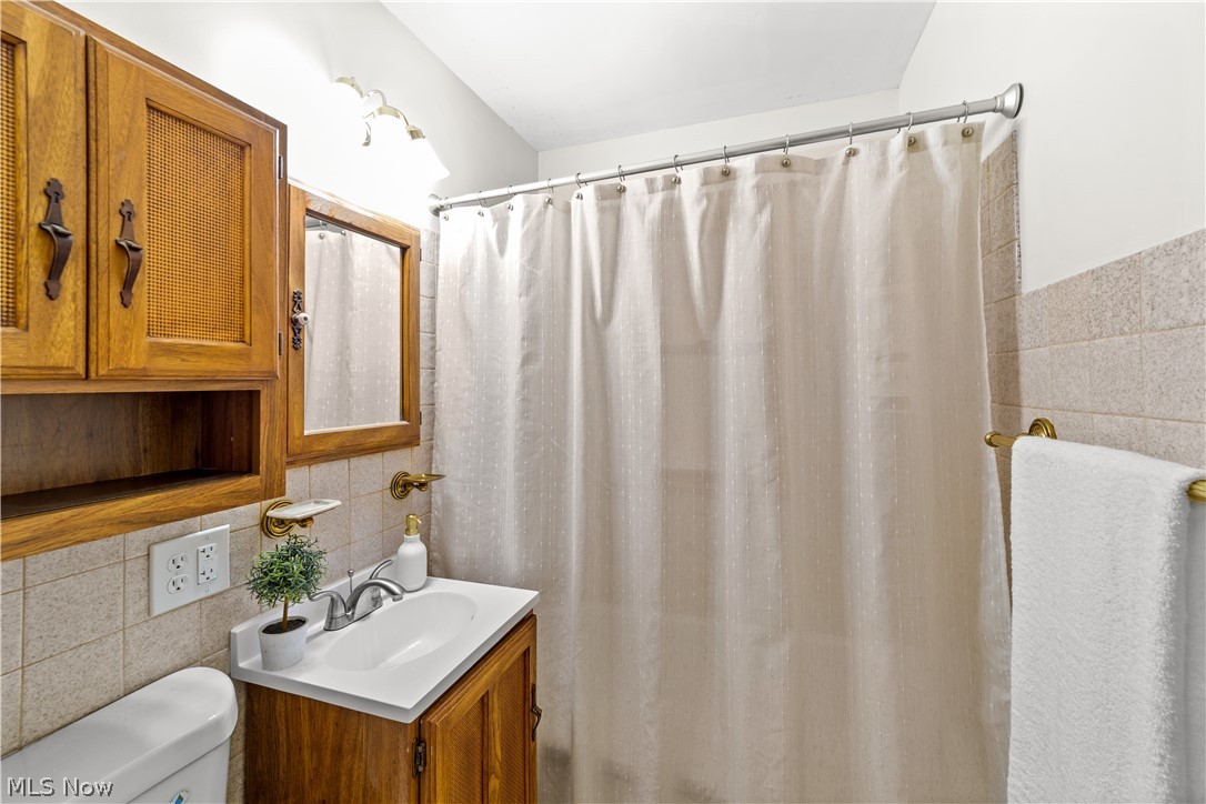 9319 Pinegrove Avenue Property Photo 17