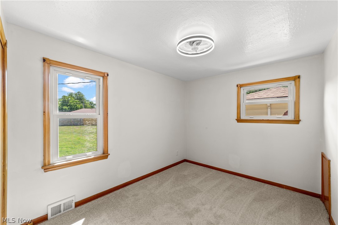 9319 Pinegrove Avenue Property Photo 20