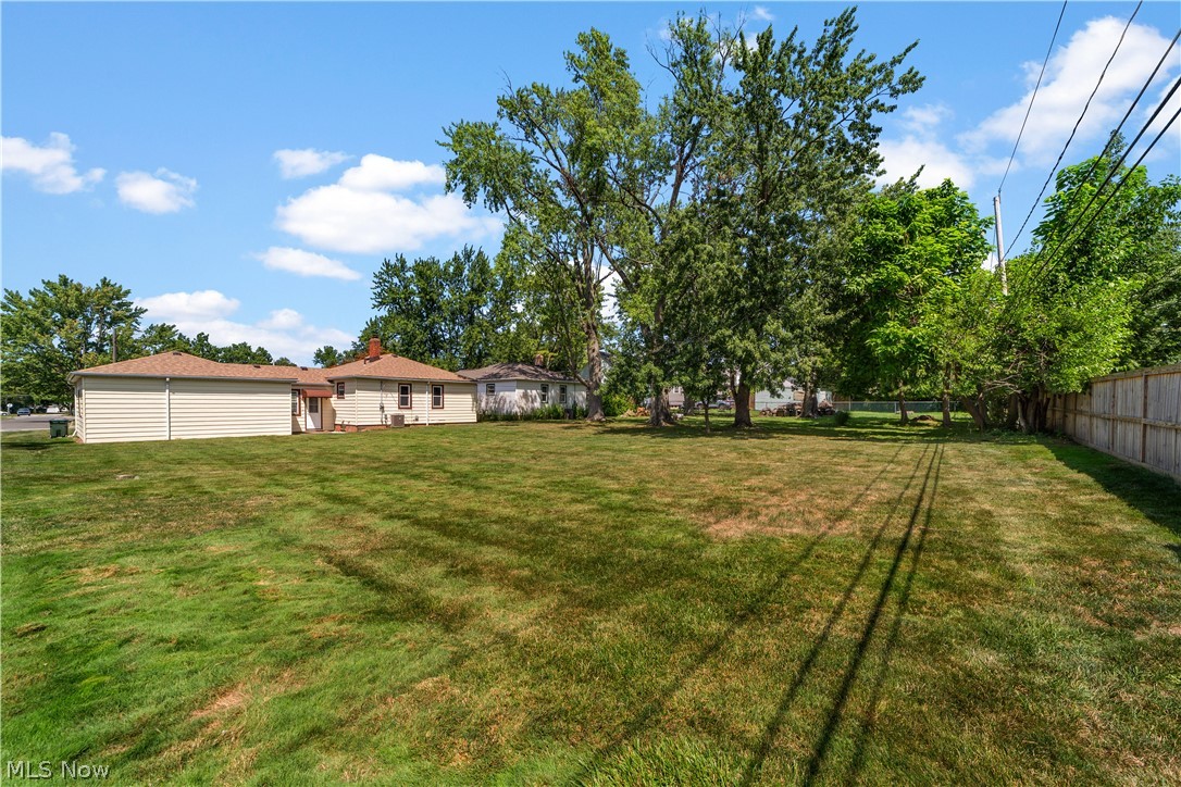 9319 Pinegrove Avenue Property Photo 32