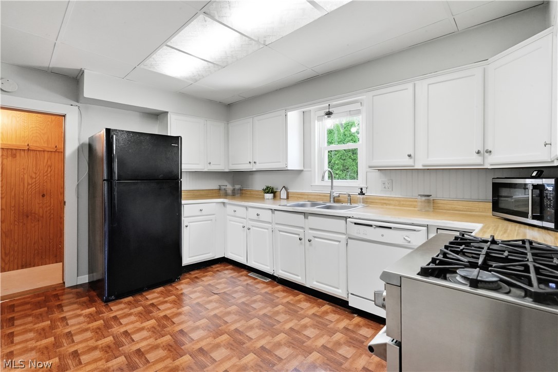 220 Diamond Street Property Photo 8
