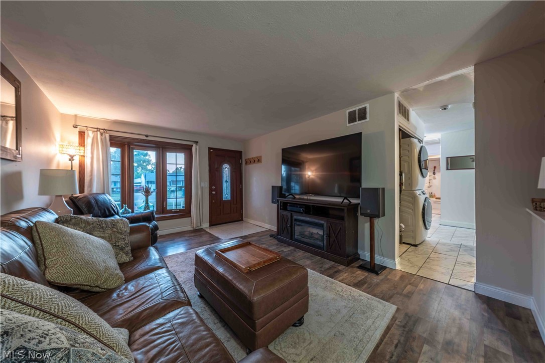 303 Erieview Boulevard Property Photo 3