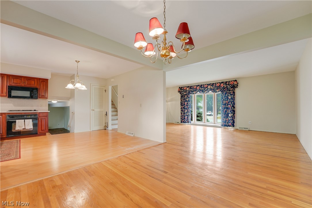 4880 Maple Hill Drive Property Photo 6