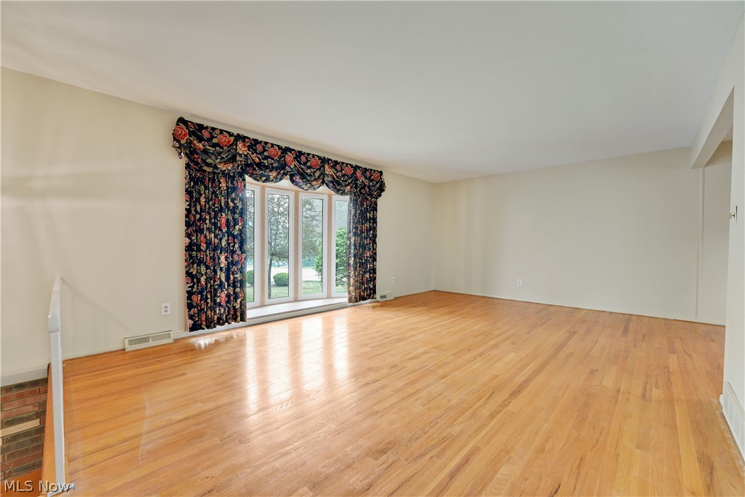 4880 Maple Hill Drive Property Photo 8