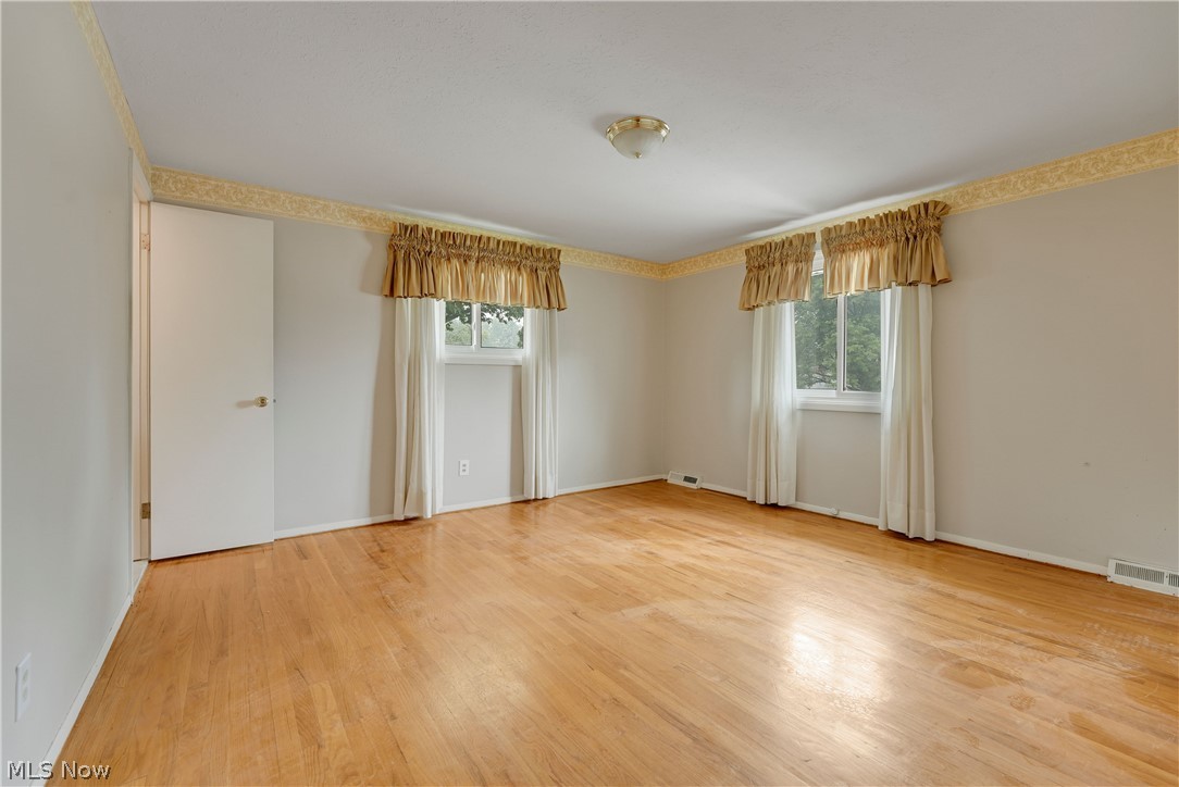 4880 Maple Hill Drive Property Photo 18