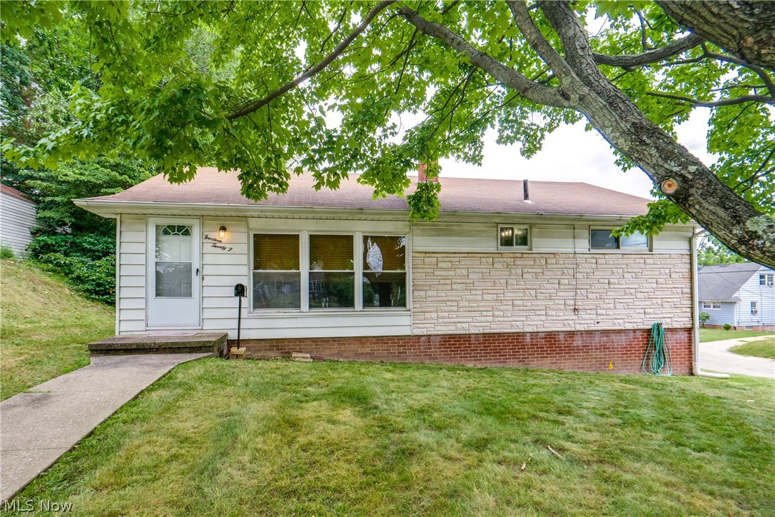 1425 Colonial Boulevard NE Property Photo 1
