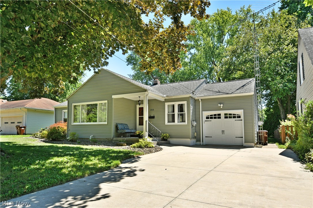 253 Maple Street Property Photo 1