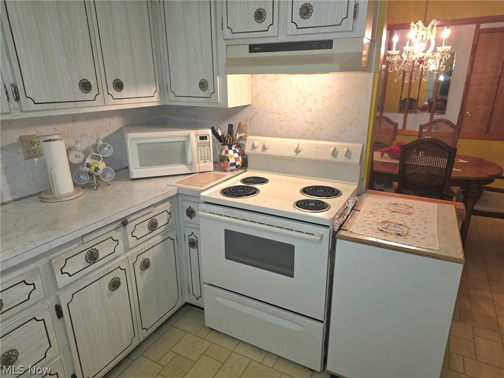7415 Avon Lane Property Photo 5
