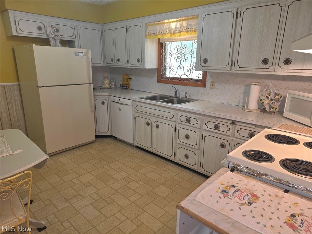 7415 Avon Lane Property Photo 6