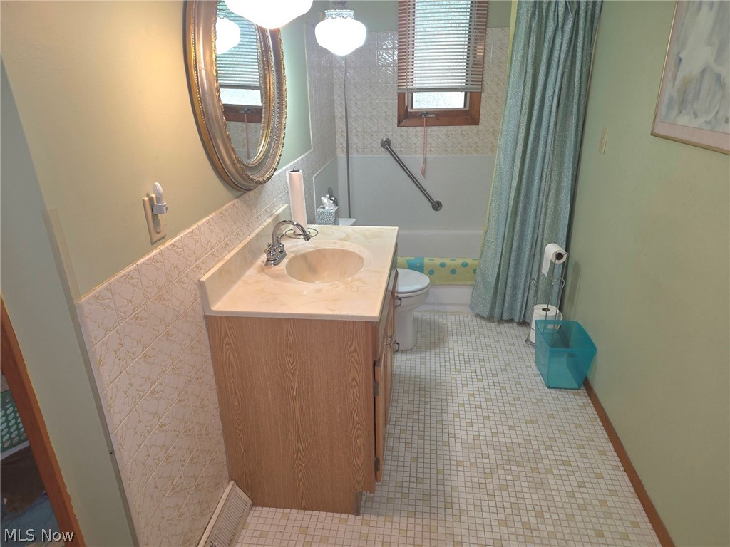 7415 Avon Lane Property Photo 14