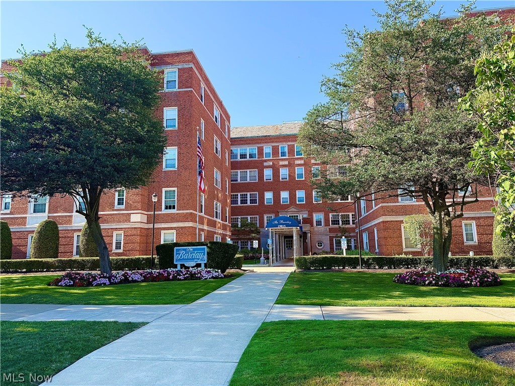 19015 Van Aken Boulevard 516