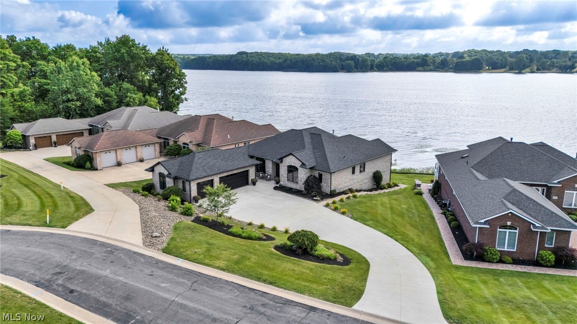 1004 Waters Edge Drive Property Photo 1