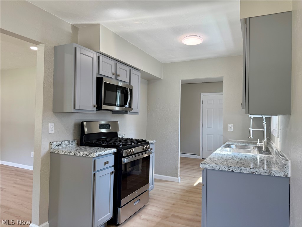 940 Oakwood Drive Property Photo 2