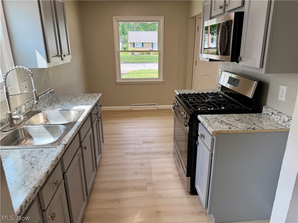 940 Oakwood Drive Property Photo 3
