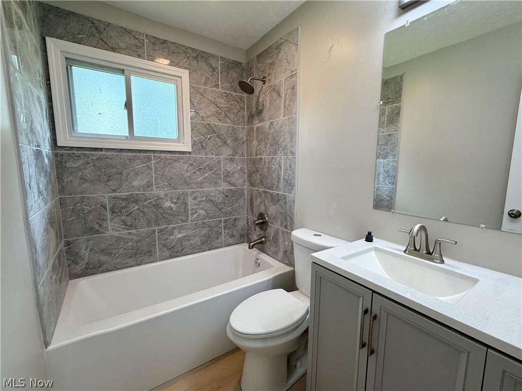 940 Oakwood Drive Property Photo 10
