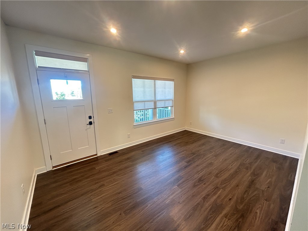 2193 Canterbury Drive Property Photo 6