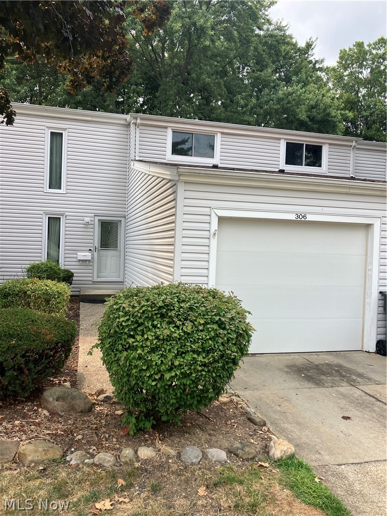 306 Deepwood Drive Property Photo 2