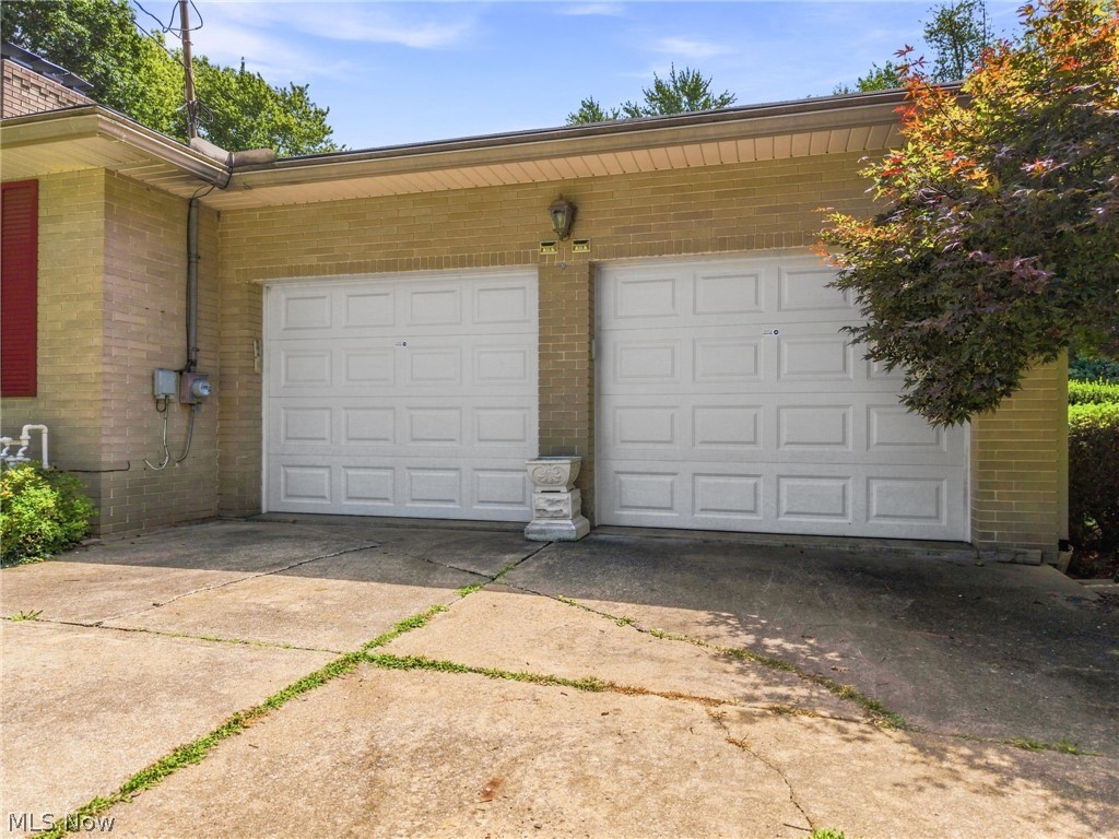 1129 Oak Tree Road Property Photo 3