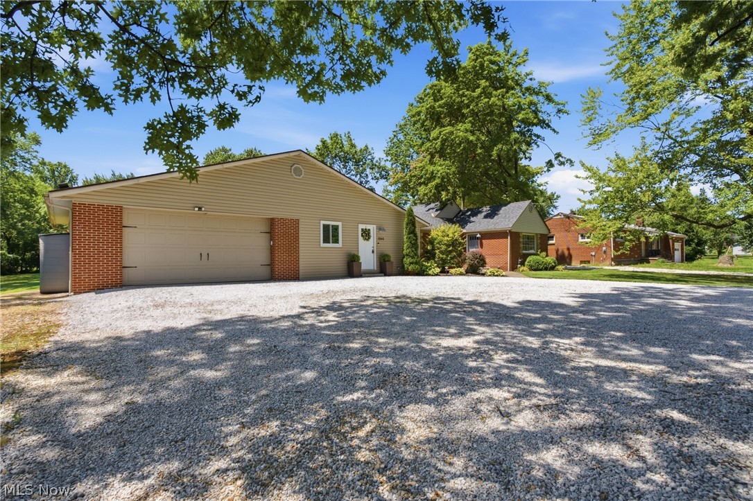 1846 Edwards Drive Property Photo 3