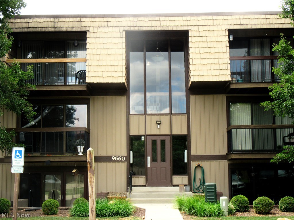 9660 Cove Drive F19 Property Photo 1