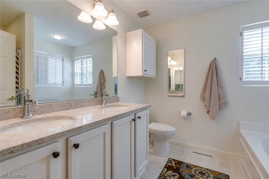 824 Willow Creek Drive Property Photo 12