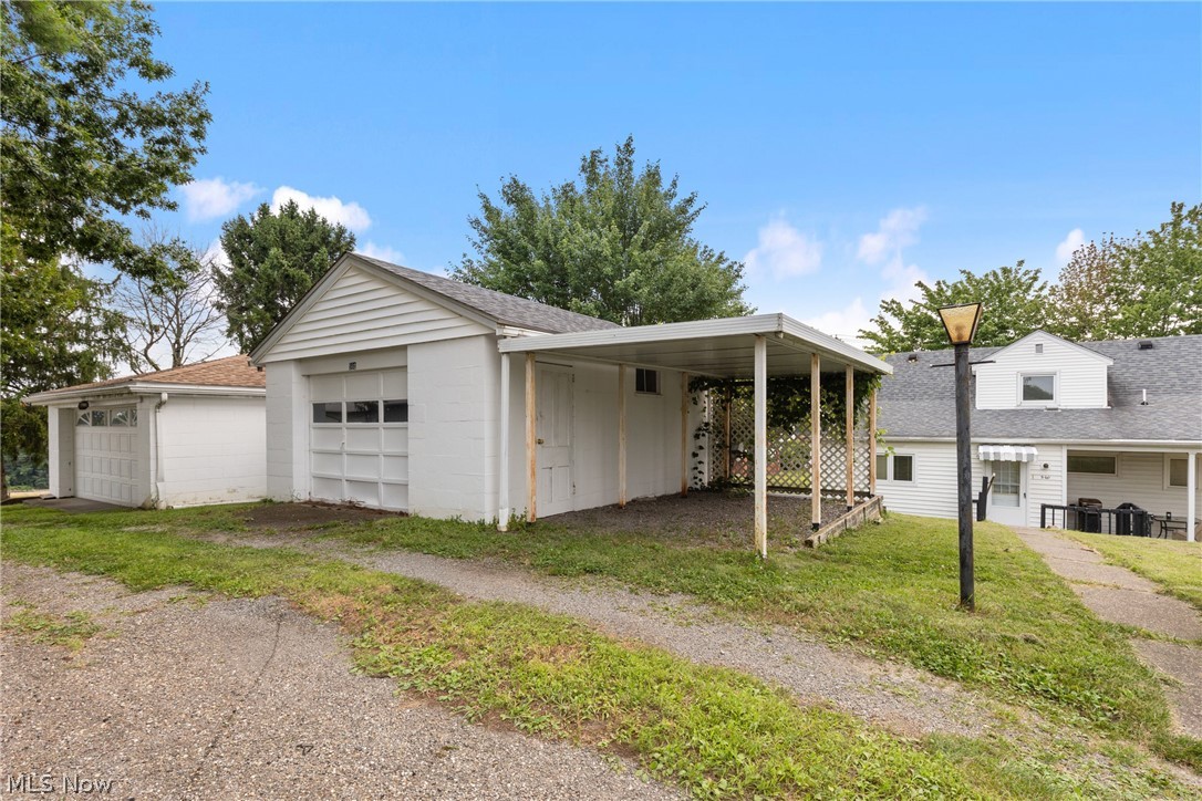 560 Hill Street Property Photo 4