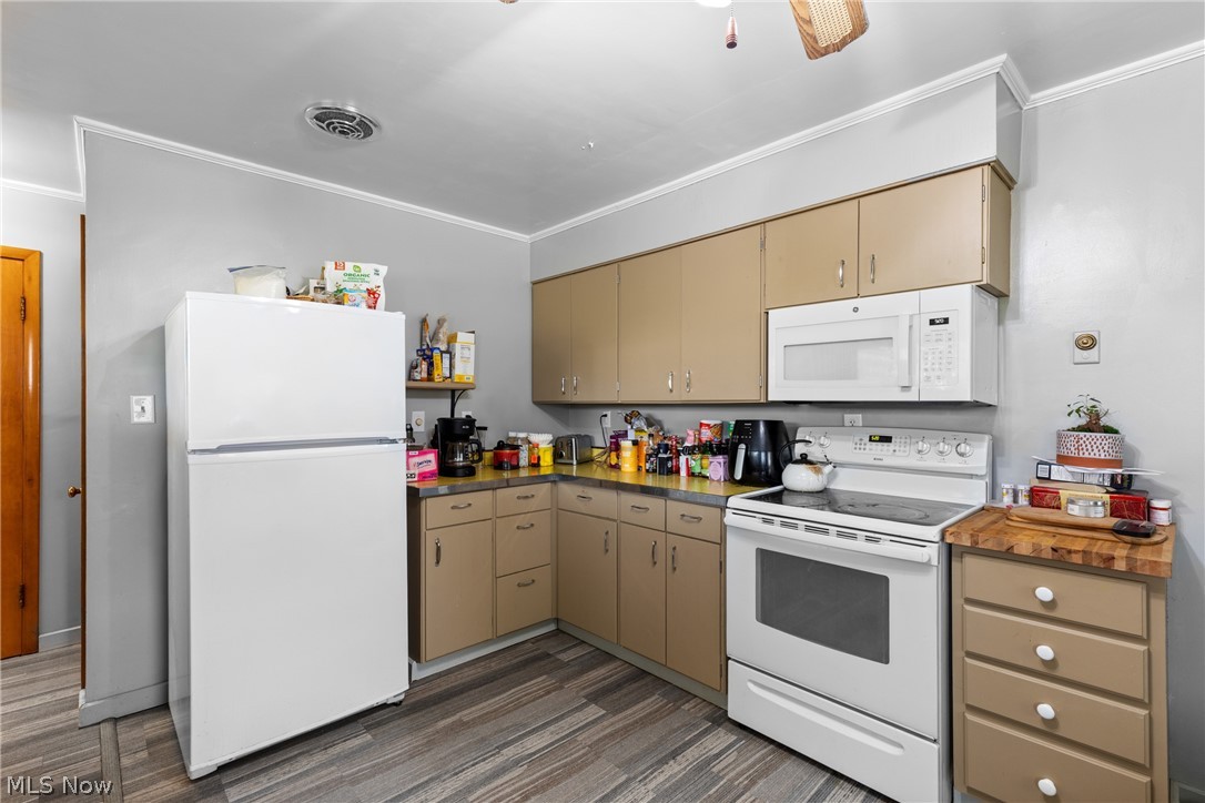 560 Hill Street Property Photo 14